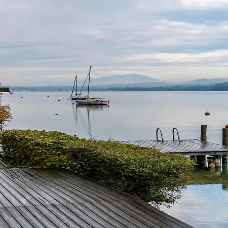 Lakeside In *