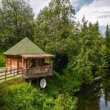 Lakeside In *